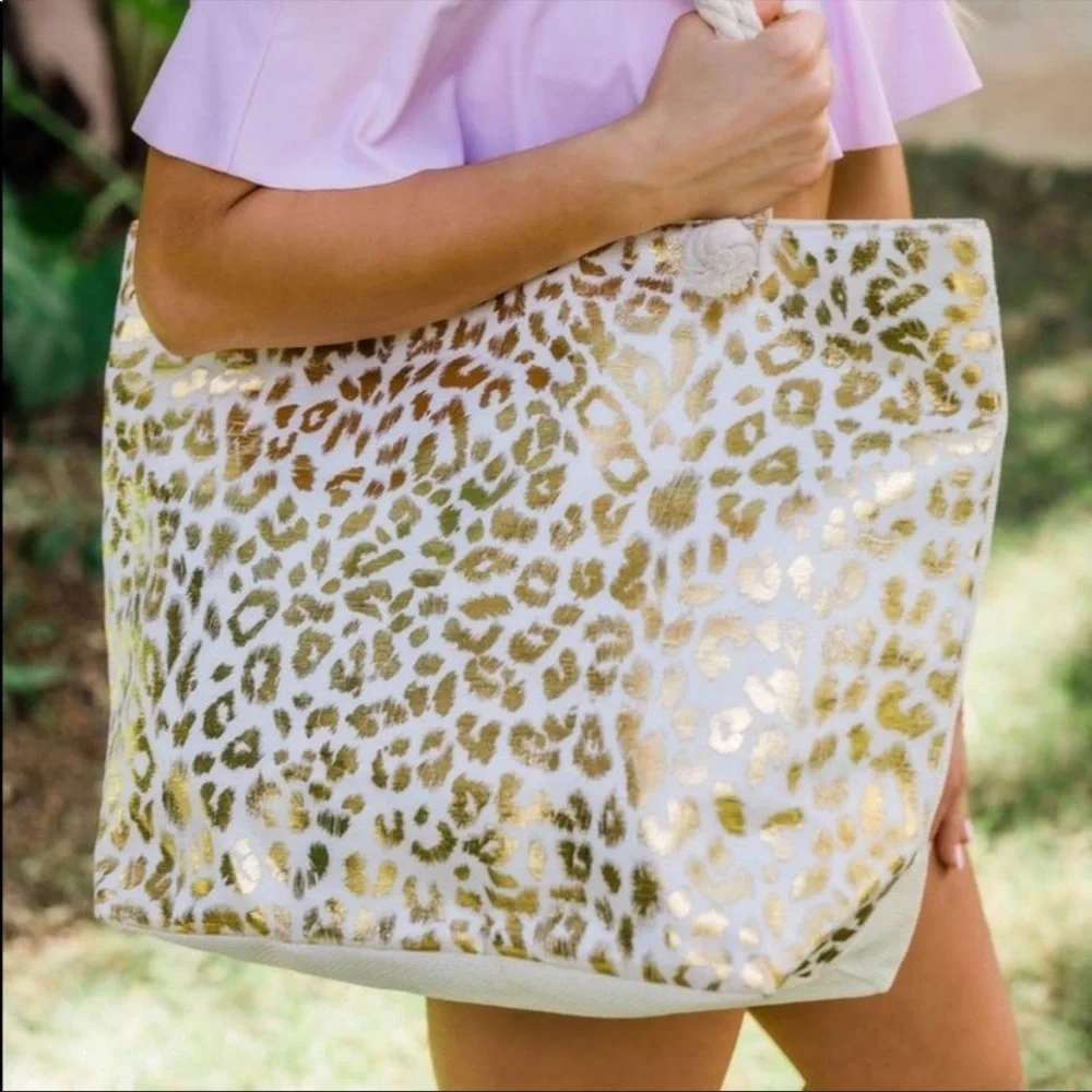 Beautiful Metallic Shiny Leopard Print Bag - Picture 2 of 14